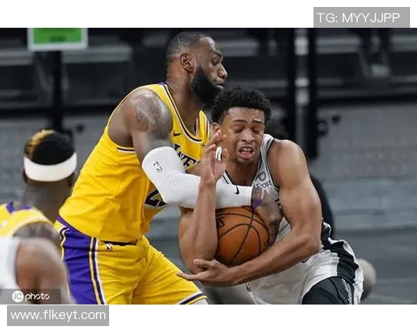 湖人战胜马刺,詹姆斯三双砍下30+10+11:重燃紫金王朝的辉煌 湖人战胜马刺,詹姆斯三双砍下30+10+11:重燃紫金王朝的辉煌